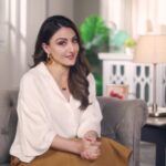 Soha Ali Khan Instagram - The holiday season is around the corner and I can’t wait to give my space an easy, trendy, refresh! Come along as I give you a home tour and show you the pieces I have curated and ordered for my #HomeFlipover with @flipkart Stay tuned for more! @flipkartlifestyle #HomeFlipover #Flipkart #homemakeover #lifestyle #onlineshopping