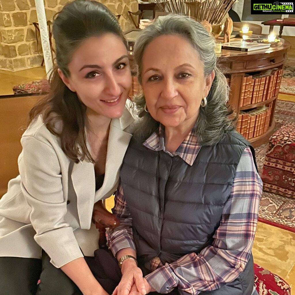 Soha Ali Khan Instagram - Happy birthday my darling Amma ! Spice jet tried to keep us apart but we persevered and we made it and I get to see you, hold you, hug you and kiss you!!! ❤️❤️❤️ #jaisalmer #serai