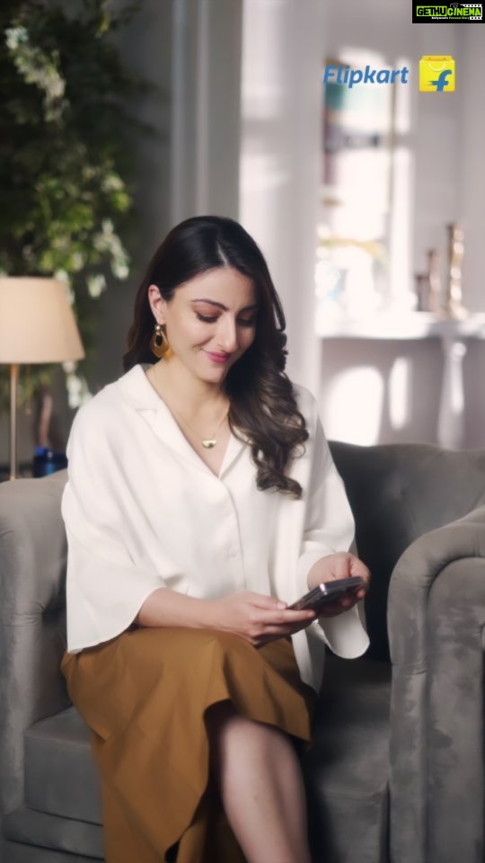 Soha Ali Khan Instagram - As promised, I’m back with some more exciting snippets from my #HomeFlipover with Flipkart! With these added touches, the house now looks completely prepped for the holiday season! Go check out the amazing collection of trendy home products at @flipkart while I keep scrolling for more! @flipkartlifestyle #HomeFlipover #Flipkart #homemakeover #lifestyle #onlineshopping