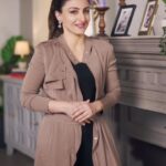 Soha Ali Khan Instagram – My #HomeFlipover with @flipkart has come to life and I’m so excited to show you how it has turned out!

So warm and welcoming!
We can’t wait to have our friends and family over and spend the holidays together.

Also, there’s more in store guys, stay tuned!

@flipkartlifestyle 
#Flipkart #homemakeover #lifestyle #onlineshopping