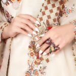 Sonakshi Sinha Instagram – Introducing the ASLI  BRIDESMAIDS of this Wedding Szn 🎺🎺

💅🏽Deets:
🤍Pearly (Medium/Almond)
🤎IRL Brown (Medium/Almond)

1 look that matches the #BigFatIndianWedding or different nails for every theme, #NAILIT with #SOEZI ✨

#ITSSOEZI #NAILIT #PRESSONS #BridalLook #BridalNails #ShinyNails #GlitterNails #NailLove #IndianWeddings #GlueOnNails l#IndianFashion #AllThingsBridal