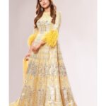 Sonakshi Sinha Instagram - Dont be mellow in yellow coz its #ShaadiSZN 💛