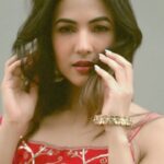 Sonal Chauhan Instagram - तेरे नाल क्यूँ लाइयाँ अँखियाँ ….. . . . . . . . . . . . . . . . . . . . . #reelitfeelit #reels #sonalchauhan #love #trending