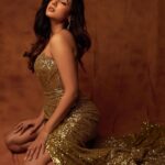 Sonal Chauhan Instagram - 𝓗𝓪𝓻𝓭 𝓽𝓸 𝓰𝓮𝓽... 𝓗𝓪𝓻𝓭𝓮𝓻 𝓽𝓸 𝓯𝓸𝓻𝓰𝓮𝓽... 🧚‍♀️ . . . . . . . . . . . . . . . . . . . . . . . .Outfit @johnandananth HMU @makeuphairbyrahul Style by @shru_birla 🎥 @arindamsikdar Managed by @addglamentertainment #love #sonalchauhan #raw #photography #photooftheday #gold #wednesday #gold