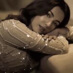 Sonal Chauhan Instagram - मैं तो तेरी जोगनिया.... तू जोग लगा दे.... 🌪 🤍🌪️ . . . . . . . . . . . . . . . . . Styled by @d_devraj @manogna_gollapudi 📸 @adrin_sequeira #love #sonalchauhan #beauty #magic #anglagade #indian #dream #positivevibes #lehenga #indianfashion #longing #heart #sunday #instareels #reels #reelsinstagram #reelsindia #reelitfeelit #trending #gold