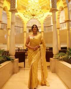 Sonali Kulkarni Instagram - Sunshine.. At Press conference of ‘Dharavi Bank’ Styled by : @prachethestylist ❤️ Assisted by : @styledby_bhakti @mansixix Saree : @shantibanaras Managed by: @elevate_promotions Jewlery : @azotiique Hair : @bhaktibarode_hairstylist Makeup : @shridharparab7906 Coordin : @sujeetyadav4058 📸 : @shruu_t #DharaviBank #mxplayeroriginals #MXplayer