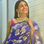 Sonali Kulkarni Instagram - Being joyous doesn’t cost much.. 💙 Styled by : @prachethestylist ❤️ Assisted by : @styledby_bhakti @mansixix Saree : @aura_benaras Jewellery : @azotiique MUA : @shridharparab7906 Hair : @bhaktiborade_hairstylist Coordinator: @sujeetyadav4058 📸 : Dinesh Bhadsale