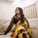 Sonali Kulkarni Instagram – 💛🖤💛
Watch महाराष्ट्राची हास्य जत्रा tonight 9pm 🤩🤩🤩

Styled by : @prachethestylist ❤️
Assisted by : @styledby_bhakti @mansixix
Saree : @boveeecom
@offbeatmediain
Hair : @bhaktibarode_hairstylist
Makeup : @truebyyouu
Coordin @sujeetyadav4058 
Photos by : @dadhi_wala