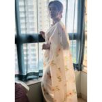 Sonali Kulkarni Instagram – I’m loving this light.. 

Saree @the_haelli
Styled by @prachethestylist
Hair @bhaktiborade_hairstylist 

#lookstyle #ootd #ootdfashion #saarilove #floraldesign #actress #bollywoodfashion #bollywoodactresses #divastyle