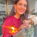 Sonali Kulkarni Instagram - ✨🪔✨ Styled by : @prachethestylist Assisted by: @styledby_bhakti @mansixix Outfit: @the.almaree Jewellery: @studio6jewels #happydiwali #festiveseason #loveandlight