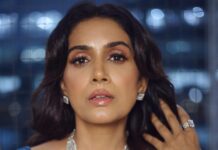 Sonali Kulkarni Instagram - Shimmery nights 💙 Styled by : @prachethestylist ❤️ Assisted by : @styledby_bhakti @mansixix Saree : @the.almaree Jewlery : @studio6jewels Hair : @bhaktibarode_hairstylist Makeup : @muabyshailesh @makeupandhair_by_anita Coordinator: @sujeetyadav4058 📸 : @shruu_t