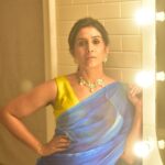 Sonali Kulkarni Instagram - Blue waters… Styled by : @prachethestylist Assisted by : @styledby_bhakti Saree : @boveeecom Managed by : @offbeatmediain Jewlery : @azotiique Hair : @bhaktiborade_hairstylist MUA : @shridharparab7906 Coordinator: @sujeetyadav4058 📸 : Dinesh Bhadsale