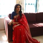 Sonali Kulkarni Instagram - लाल इश्क ❤️ .. Saree : @mintnoranges Jewlery : @pinklanebyrashi @offbeatmediain Styled by : @prachethestylist Assisted by : @styledby_bhakti HMU : @bhaktiborade_hairstylist Coordinator: @sujeetyadav4058 📸 - shruu_t