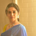 Sonali Kulkarni Instagram - Blue waters… Styled by : @prachethestylist Assisted by : @styledby_bhakti Saree : @boveeecom Managed by : @offbeatmediain Jewlery : @azotiique Hair : @bhaktiborade_hairstylist MUA : @shridharparab7906 Coordinator: @sujeetyadav4058 📸 : Dinesh Bhadsale
