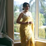 Sonali Kulkarni Instagram - Golden light 💛 Styled by : @prachethestylist ❤️ Assisted by : @styledby_bhakti @mansixix Saree : @shantibanaras Managed by : @elevate_promotions Jewlery : @azotiique Hair : @bhaktibarode_hairstylist Makeup : @shridharparab7906 Coordin : @sujeetyadav4058 📸 : @shruu_t