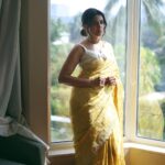 Sonali Kulkarni Instagram – Golden light 💛 

Styled by : @prachethestylist ❤️
Assisted by : @styledby_bhakti @mansixix
Saree : @shantibanaras
Managed by : @elevate_promotions
Jewlery : @azotiique 
Hair : @bhaktibarode_hairstylist
Makeup : @shridharparab7906
Coordin : @sujeetyadav4058
📸 : @shruu_t