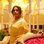 Sonali Kulkarni Instagram - Sunshine.. At Press conference of ‘Dharavi Bank’ Styled by : @prachethestylist ❤️ Assisted by : @styledby_bhakti @mansixix Saree : @shantibanaras Managed by: @elevate_promotions Jewlery : @azotiique Hair : @bhaktibarode_hairstylist Makeup : @shridharparab7906 Coordin : @sujeetyadav4058 📸 : @shruu_t #DharaviBank #mxplayeroriginals #MXplayer