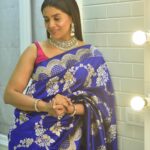 Sonali Kulkarni Instagram - Being joyous doesn’t cost much.. 💙 Styled by : @prachethestylist ❤️ Assisted by : @styledby_bhakti @mansixix Saree : @aura_benaras Jewellery : @azotiique MUA : @shridharparab7906 Hair : @bhaktiborade_hairstylist Coordinator: @sujeetyadav4058 📸 : Dinesh Bhadsale