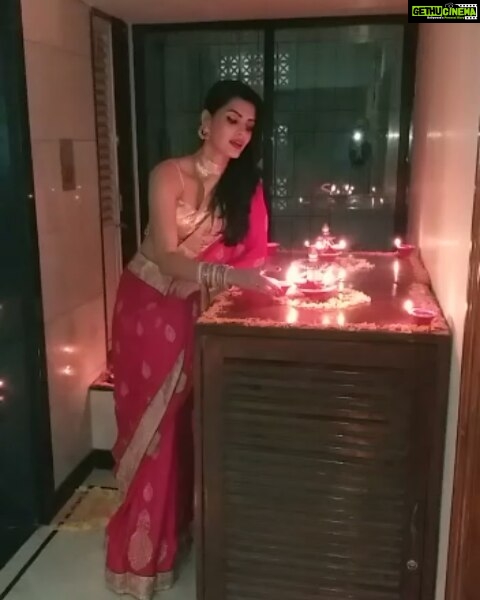 Sonali Raut Instagram - Happy Diwali guys!! Have a good one ✨✨🎆 #diwali #lights #festival #love #traditional #saree