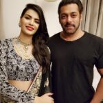 Sonali Raut Instagram - Always good to see @beingsalmankhan #diwaliparty #salman #bigboss