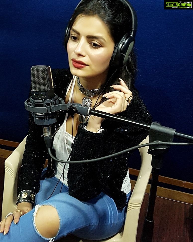 Sonali Raut Instagram - Always fun dubbing😊