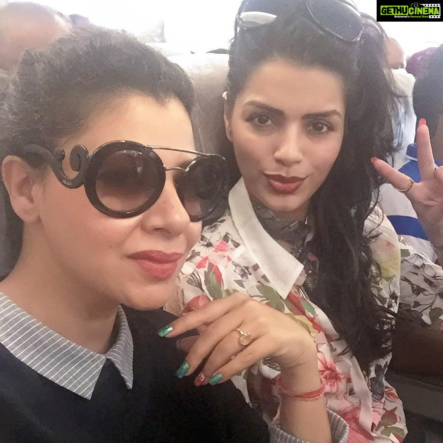 Sonali Raut Instagram - We meet again @sambhavnasethofficial !!!!!