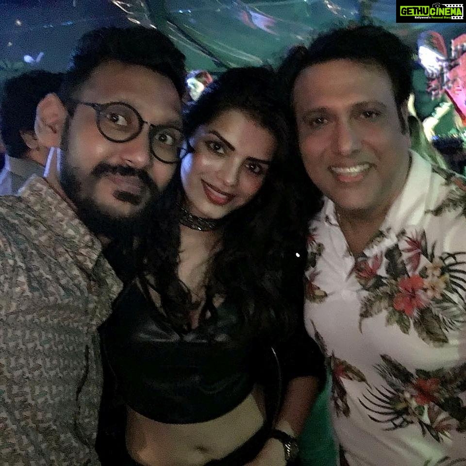 Sonali Raut Instagram - It's always such a special experience when you meet someone you know and admire for so long @govinda_herono1 and his family #kingofcomedy