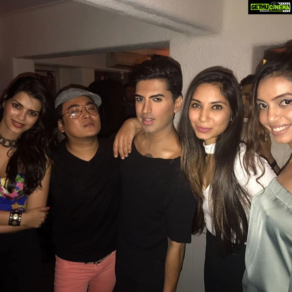 Sonali Raut Instagram - #aboutlastnight was great meeting few old friends after a long time. #performer #friends #nighout