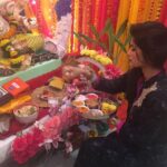 Sonali Raut Instagram - After missing first two days of Ganesh Chaturthi Celebration. Finally visited @sambhavanasethofficial house for Ganpati Puja. Mesmerising Decor. Beautiful Bappa! #ganpati #mumbai #peace #positivevibes