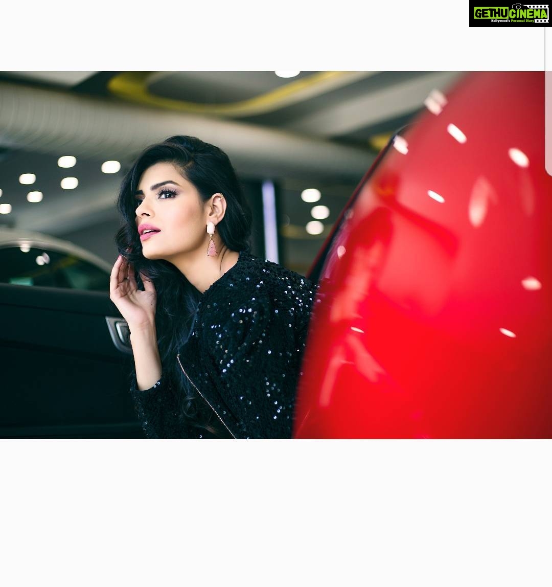 Sonali Raut Instagram - Style is black n expensiveđ¤â¤ #glamourous #black #bling