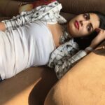 Sonali Raut Instagram - I find my happiness where the sun shines 🌞🌞🌅 #sunshine #lookup #bright #mood