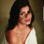 Sonali Raut Instagram – Clever as the Devil and twice as pretty.

#photoshoot #love #white #devil