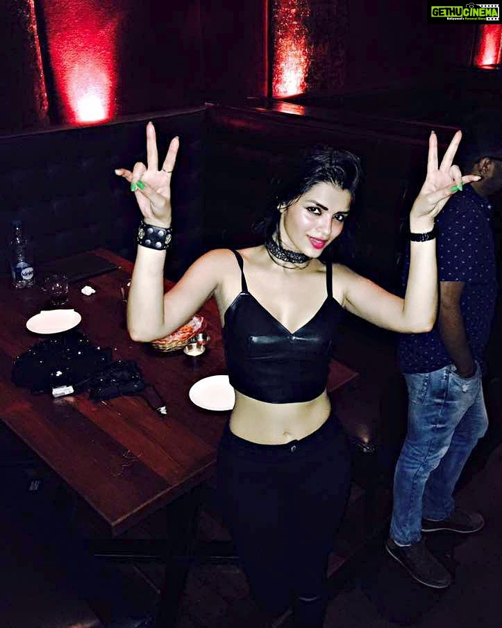 Sonali Raut Instagram - So proud of my GBF @sushantdivgikr !! He performed at Hard Rock for a TRIBUTE TO THE DIVAS OF POP. He is the first Openly Gay Indian Artist to perform an entire gig there with his rendition of some classics by the DIVAS OF POP MUSIC! #live #love #gaybestfriend #proud