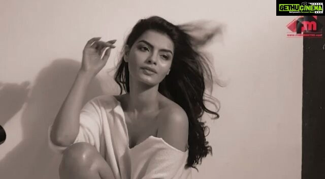 Sonali Raut Instagram - Have you seen this behind the scenes of my photoshoot covered exclusively by @filmymantra 😍😍😍 #photoshoot #hot