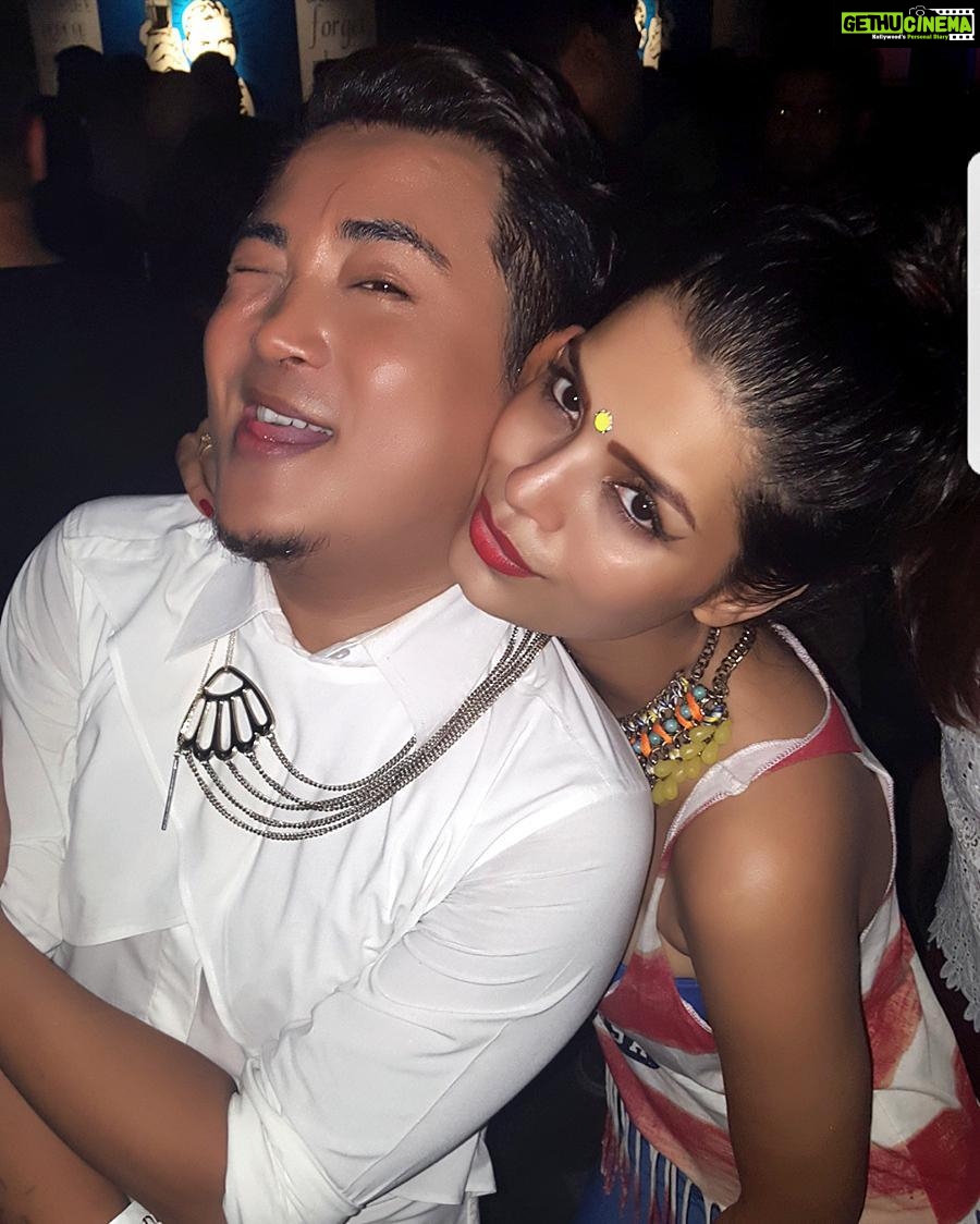 Sonali Raut Instagram - Kicking the Monday blues with @norddy #mondayblues #party #besties