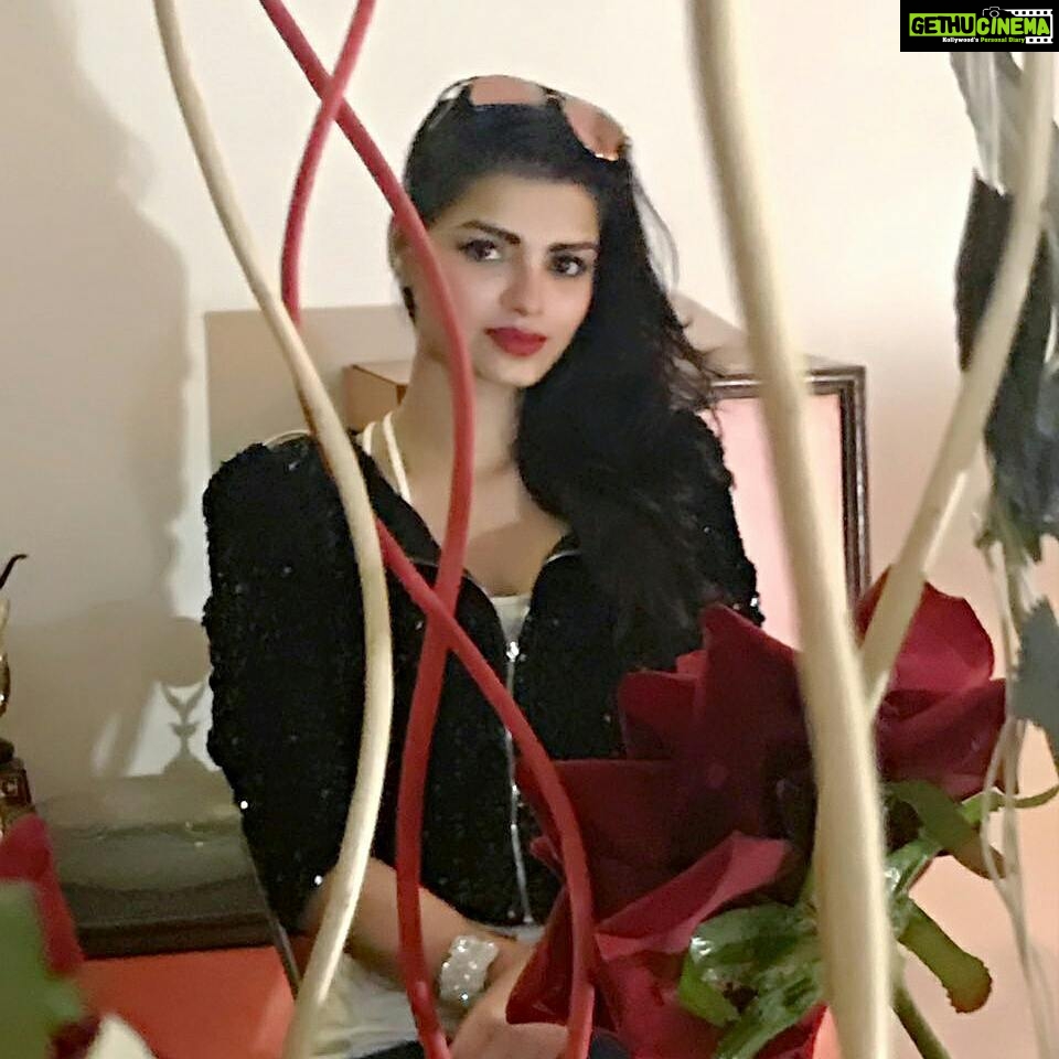 Sonali Raut Instagram - All geared up for the promotion of my upcoming web-series - Love, life and screw ups!!! #love #life #screwup #ready #promotion