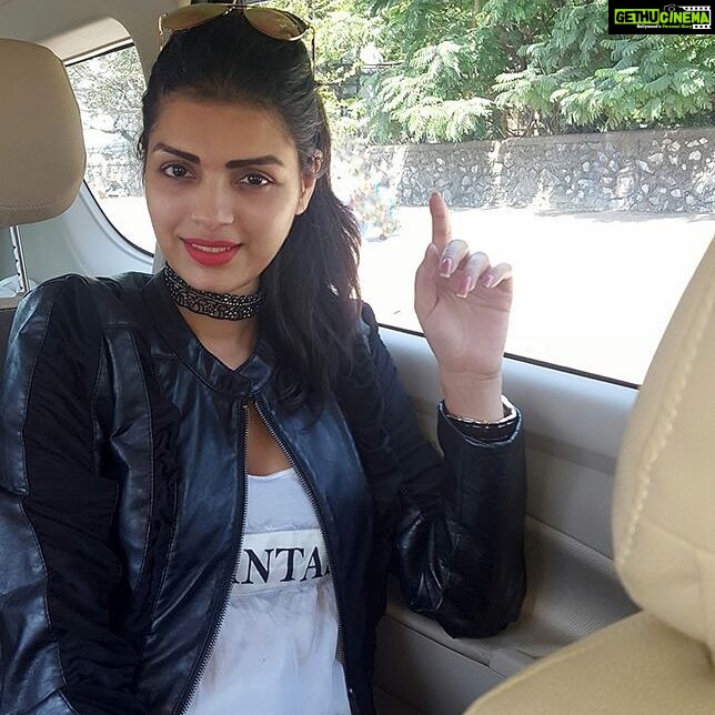 Sonali Raut Instagram - Happy Weekend - On the way to airport. #DelhiCalling