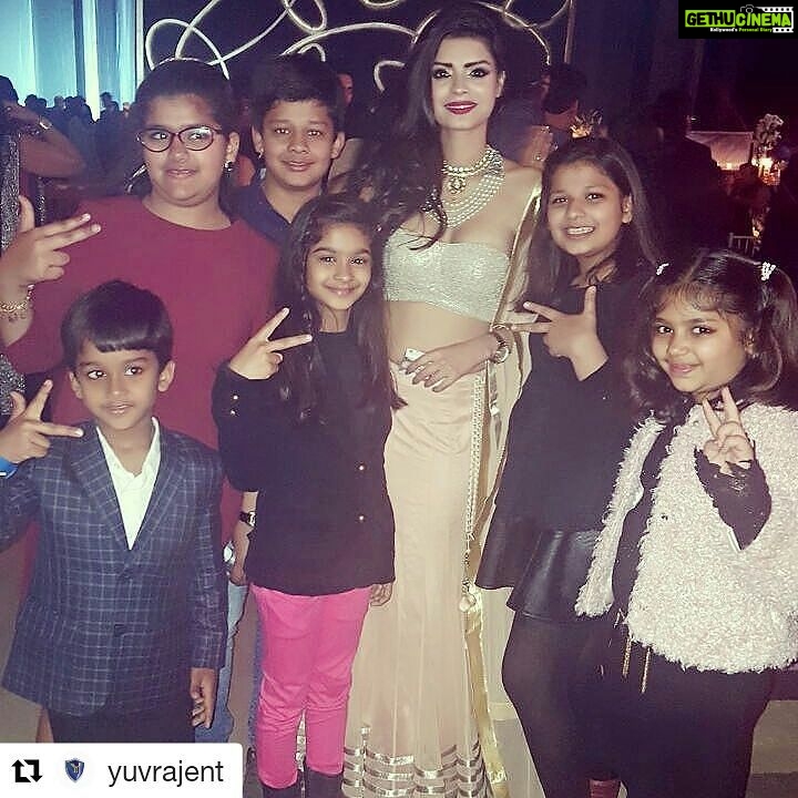 Sonali Raut Instagram - Cherishing moments with kids at #Delhi wedding appearance. #Cuteness #Fans #Posers #Yo