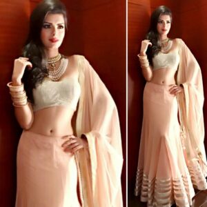 Sonali Raut Instagram - #Delhi wali wedding! #GotClicked #WeddingAppearance #Ethnic #Poser #WeddingScene #WorkLife
