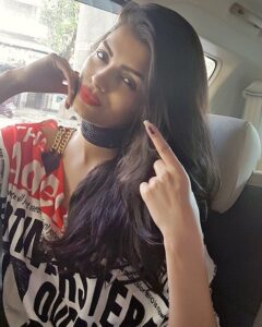 Sonali Raut Instagram - It's time to stop complaining about the system & take action. Cast your #Vote and make the right decision. #BMCElections2017 #VoteKarMaharashtra #Mumbai #Election
