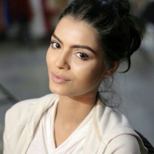 Sonali Raut Instagram - One more from the magazine shoot. #MakeupLove #ZoomIn #WorkLife #Poser #White #OnTheSets #WorkHard