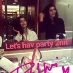 Sonali Raut Instagram - Party mode ON! In love with this #Boomerang. #WorkLife #Party #Delhi #WorkHard #MakeUpRoom #MakeupArtist #ILoveMyJob #Pout #WorkMode #PartyMode The Leela Palace,New Delhi