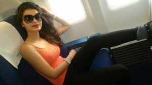 Sonali Raut Instagram - #WeekendVibes - Off to #Delhi. #Poser #MyTime #Orange #Black #Traveling