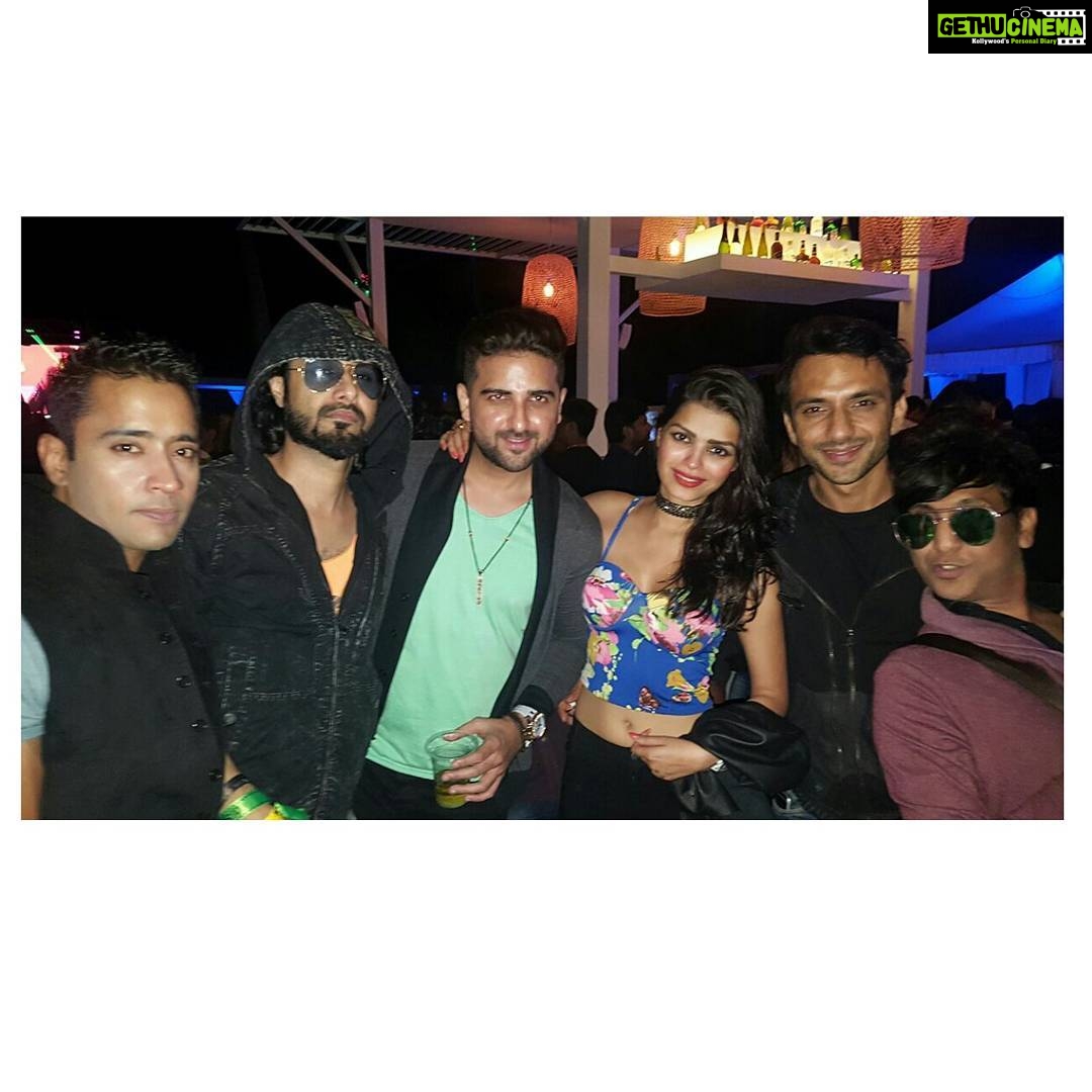Sonali Raut Instagram - It was fun partying with boys. #RockingParty #SuperFun #DanceAllNight Teso Waterfront Goa