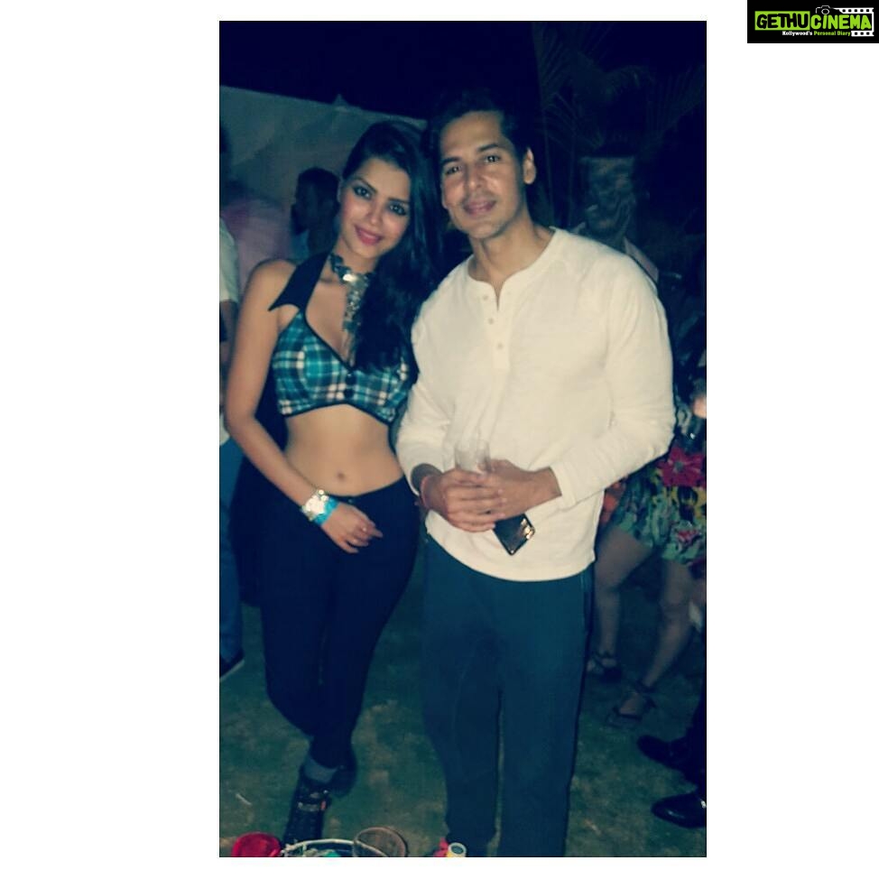 Sonali Raut Instagram - #AboutLastNight Partying at the poolside at W with @thedinomorea #PartyTime #partytillthenewyear #goa W GOA