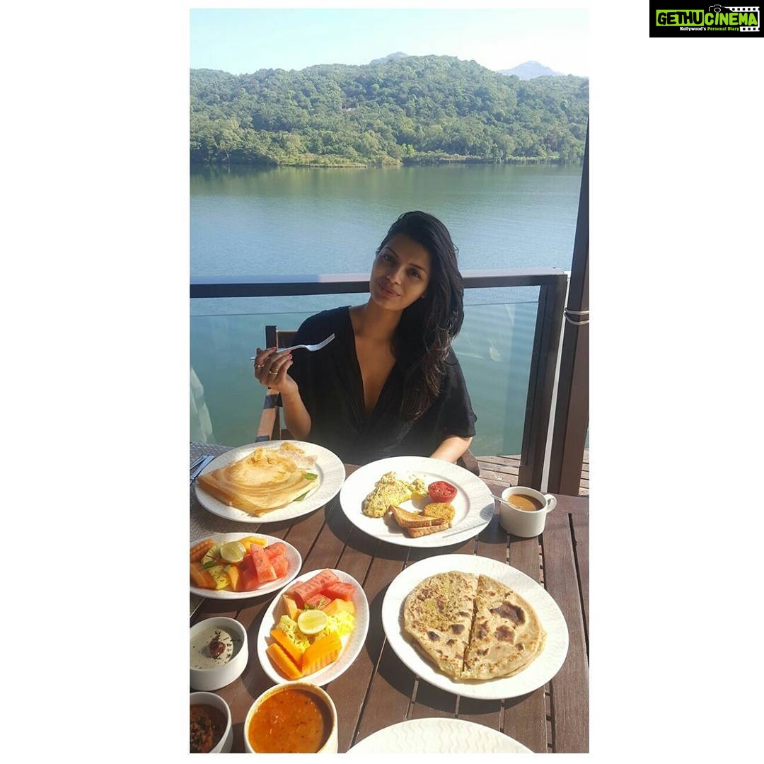 Sonali Raut Instagram - Breakfast time at the EVC Music Festival, Amby Valley. #healthybreakfast #goodstarttothemorning