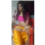 Sonali Raut Instagram - #ShootDiaries Love getting dolled up. #behindthescenes #scenes#shoot #bindi #payal #indian #ethnic #yellow #pink #navvari #MarathiMulgi