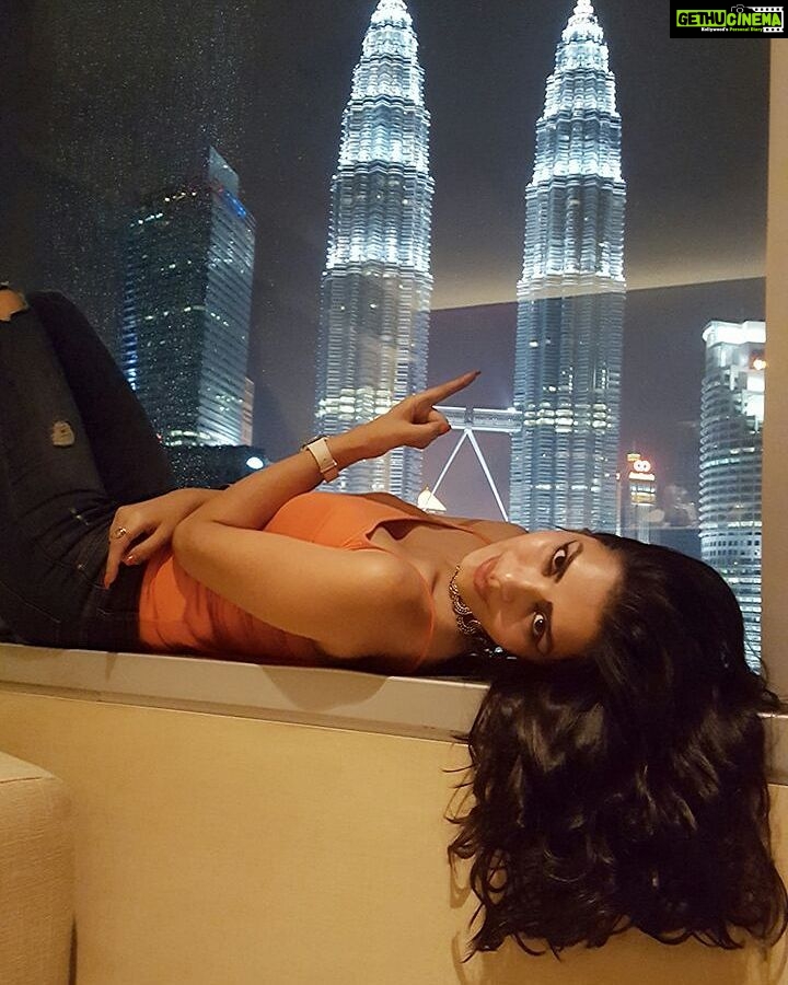 Sonali Raut Instagram - #TravelDiaries View from my room. Isn't it amazing? Petronas twin towers #Malaysia #traveler #globetrotter #viewfrommyroom #petronastowers #kaulampur #aslisonali
