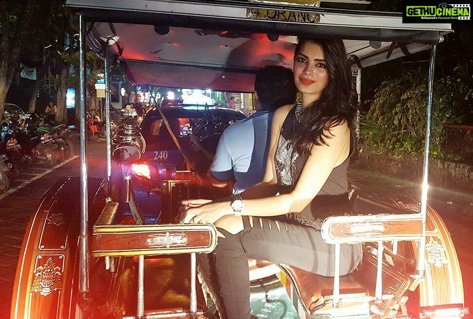 Sonali Raut Instagram - #TravelDiaries Its tuk-tuk time in #Bali. #traveler #indonesia #tuktuk #vacation #aslisonali Bali, Indonesia