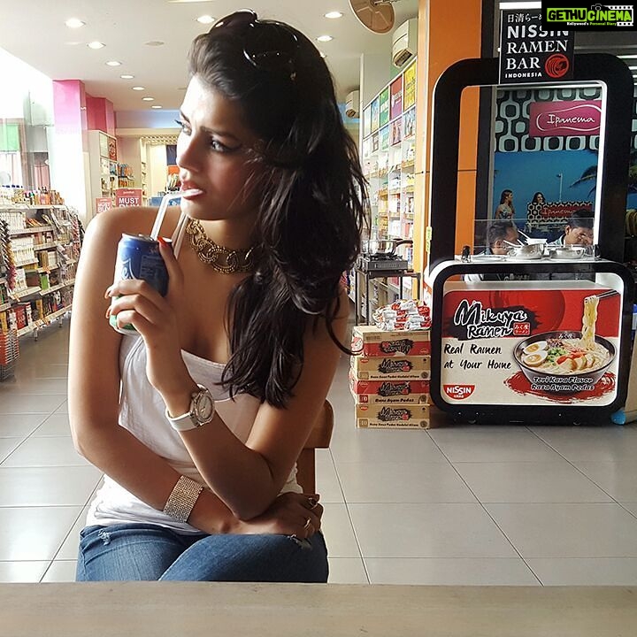 Sonali Raut Instagram - #TravelDiaries A very good afternoon to everyone from #Bali. Having such a good time here. #DontWannaGoHome #traveler #indonesia #backtobasics #wingedliner #aslisonali Bali, Indonesia